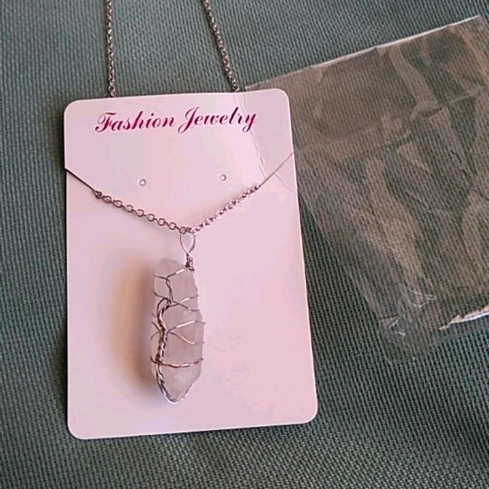 BEAUTIFUL WHITE WIRE WRAPPED CRYSTAL - Picture 7 of 7